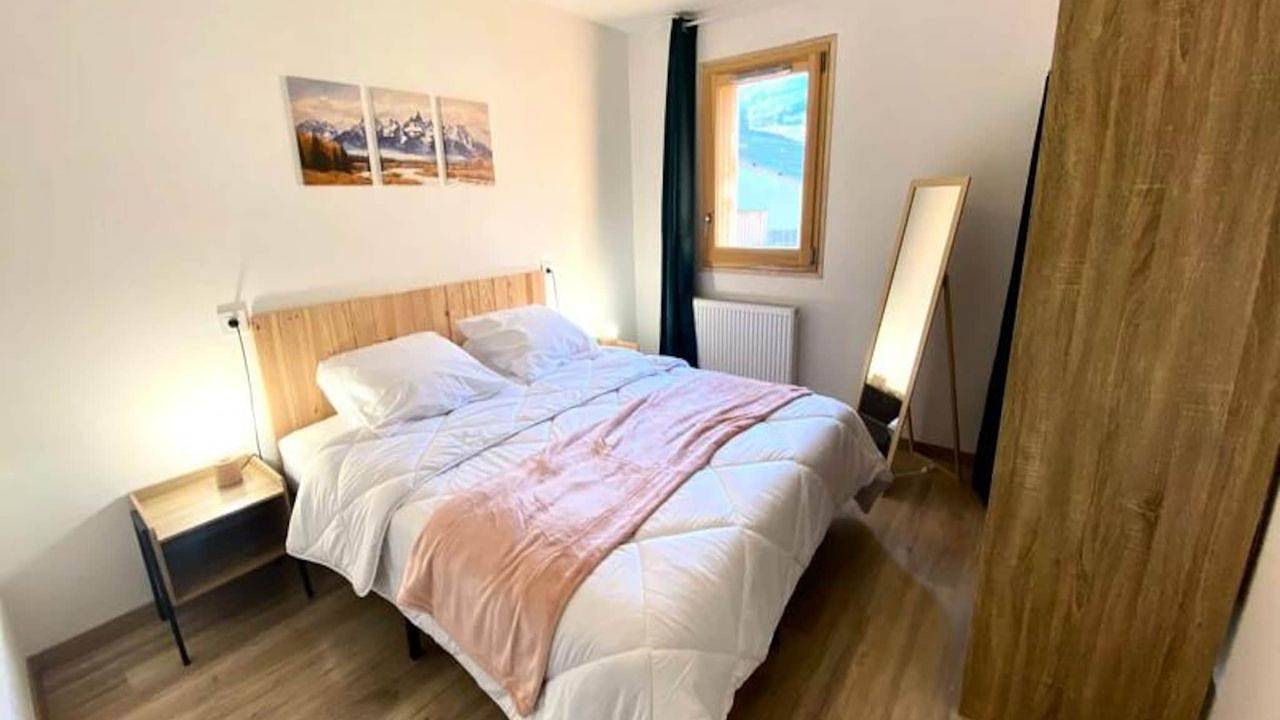 Entire holiday apartment, Ferienwohnung für 14 Personen (180 m²) in Saint-Jean-de-Maurienne in Saint-Jean-de-Maurienne, Saint-Jean-de-Maurienne region
