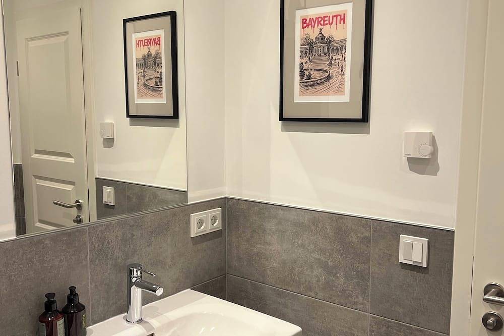 Ganze Wohnung, Modernes  1-Zimmer Appartment in historischem Ambiente neben dem Neuen Schloss in Frankenalb