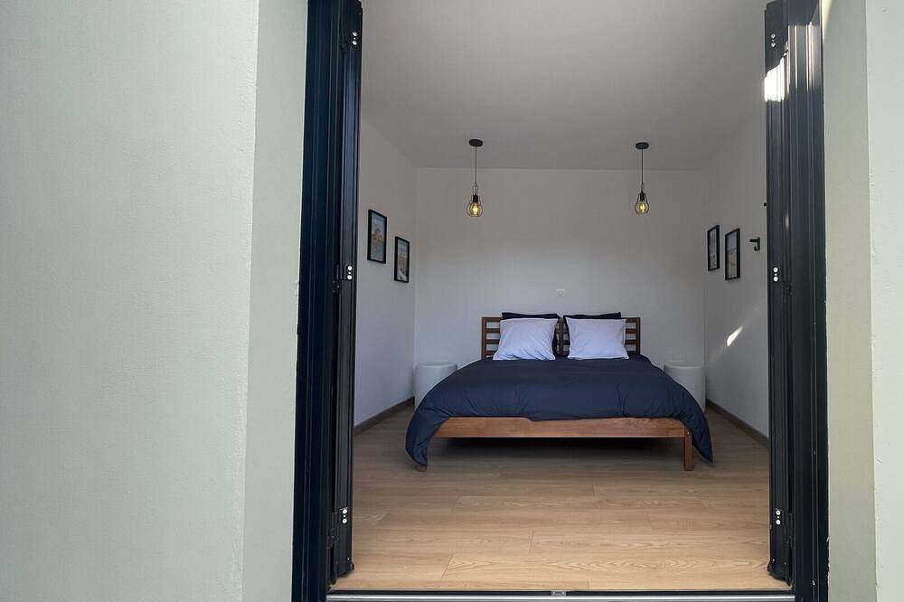 Industrial-style B&B in Peuplingues in Peuplingues, Calais region