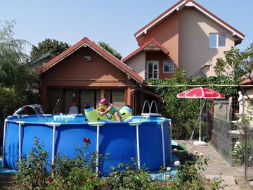 Gîte pour 5 personnes, avec vue ainsi que jardin et piscine, adapté aux familles dans Mangalia