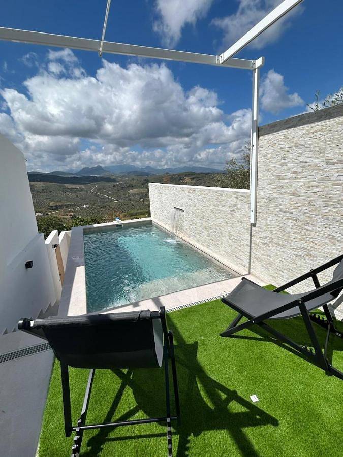 Apartamento para 2 personas, con jacuzzi además de piscina y terraza en Olvera