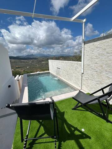 Gîte pour 2 personnes, avec terrasse ainsi que jacuzzi et piscine à Olvera