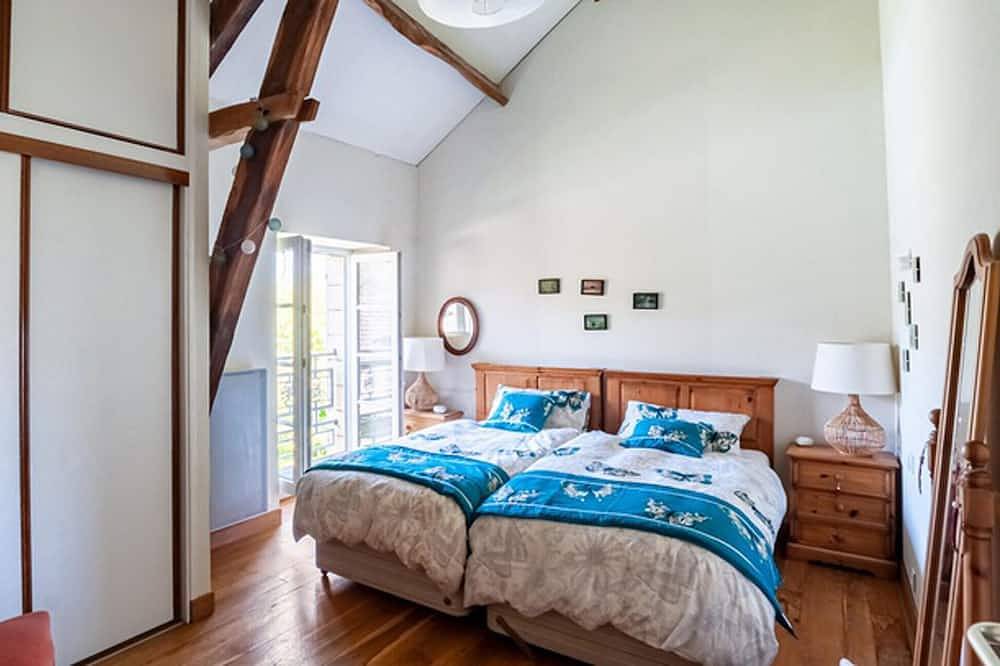 3 bedroom awesome home in Frayssinet-le-Gélat in Frayssinet-le-Gélat, Quercy