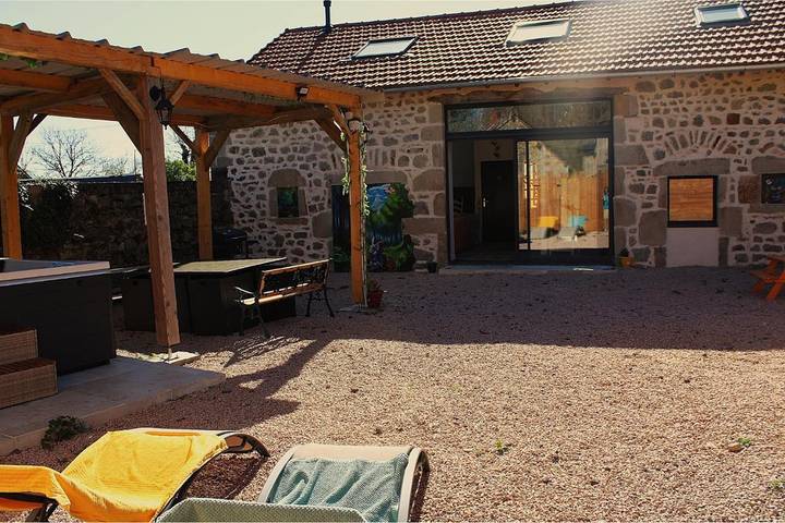 Location de vacances pour 10 personnes, avec jacuzzi et jardin à Gouttières