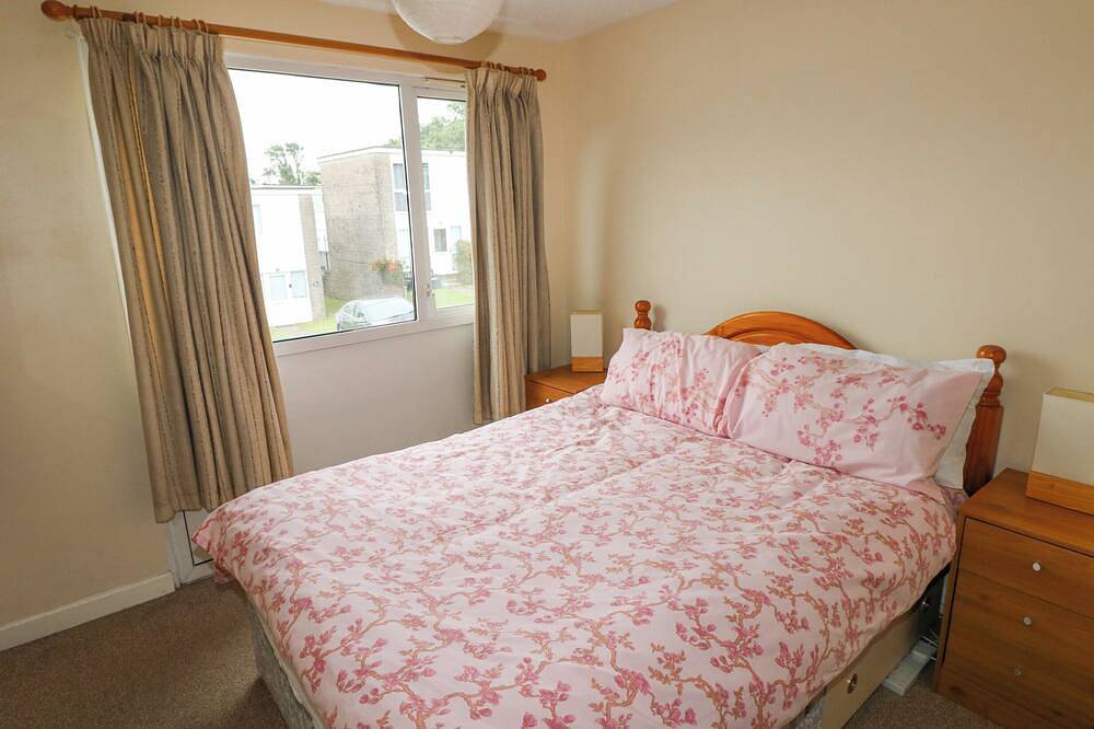 Freshwater East, family friendly, with a garden in Freshwater East in Freshwater East, Pembrokeshire