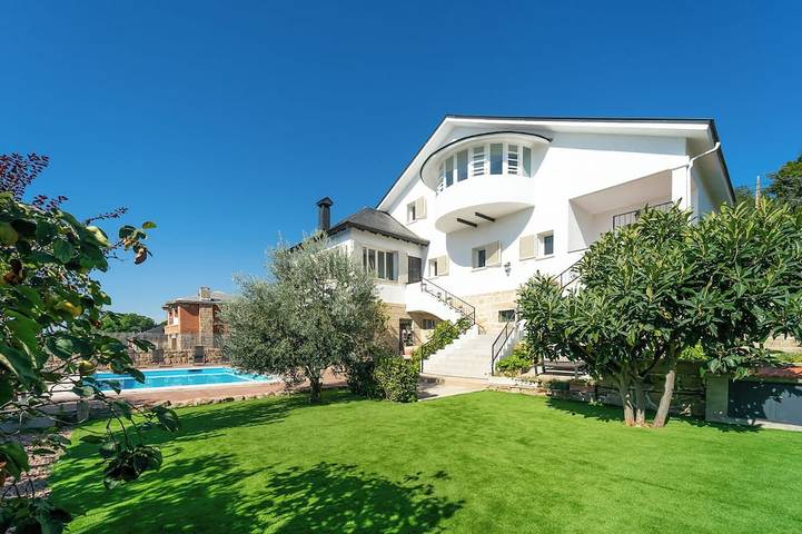 Casa rural para 13 personas, con balcón y jardín - 1