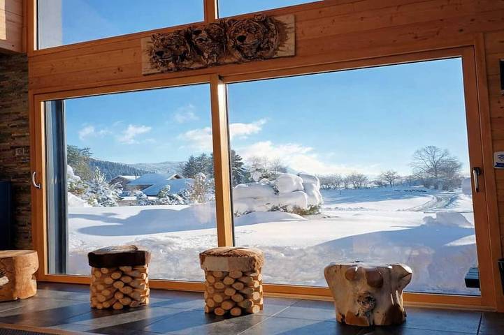 Gîte pour 12 personnes, avec jacuzzi ainsi que jardin et terrasse à Saint-Julien-en-Vercors