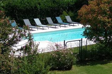 Gîte pour 10 personnes, avec piscine et jardin à Josse