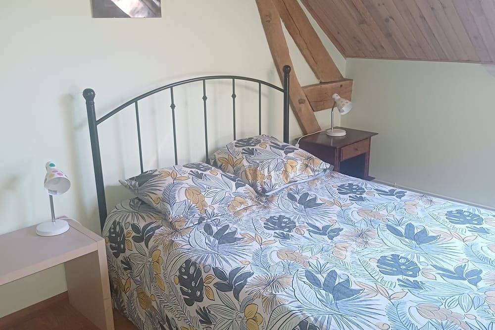Farm cottage with animals, cheese and nature in Neuville-lès-Decize, Nièvre