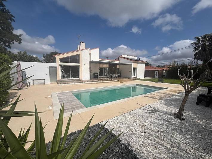 Chalet para 10 personas, con terraza además de piscina y vistas, Se admiten mascotas - 1