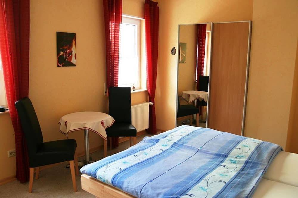Ferienweingut Hensler - Ferienwohnung Rivaner, Dusche, Wc, Terrasse in Briedel, Traben-Trarbach und Umbegung