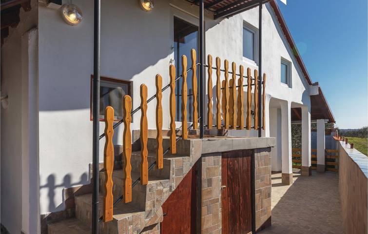 Modernes Apartment in der Nähe des Flughafens Pula mit Terrasse und Parkplatz in Valtura, Südküste Istrien