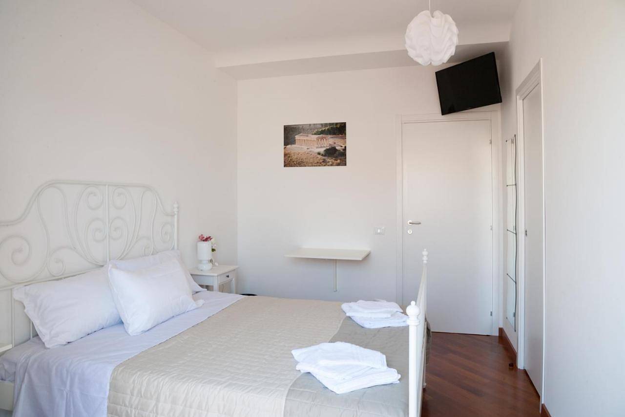 Double Room with Private External Bathroom in Alcamo, Provincia di Trapani