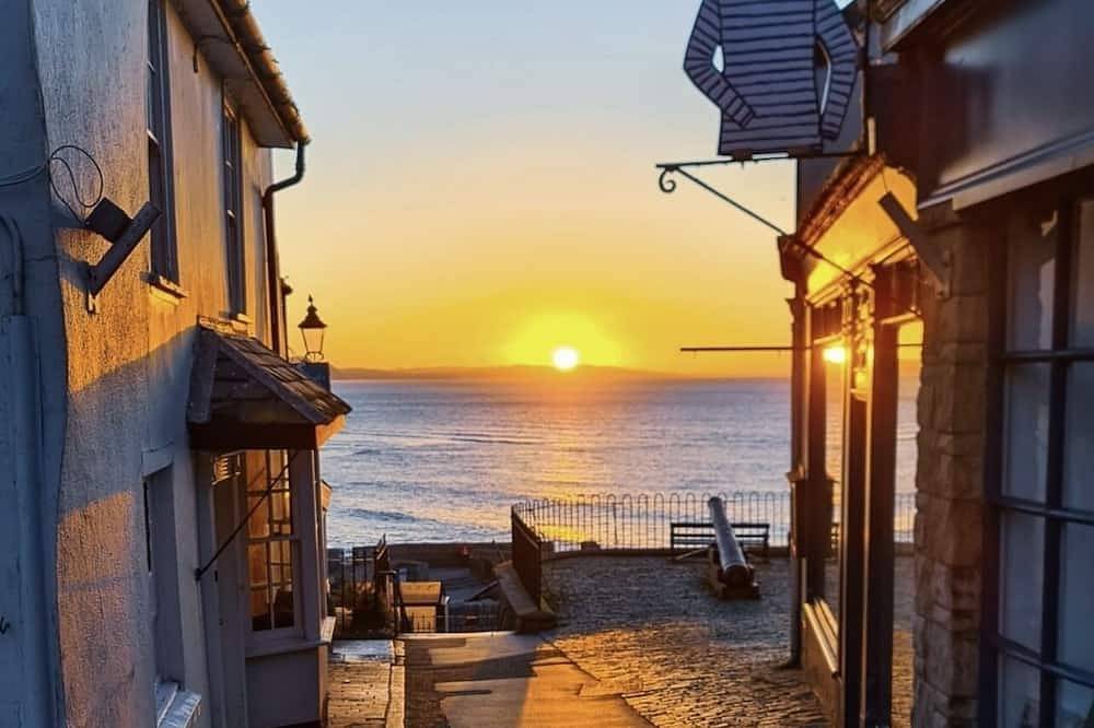 Geheel appartement, Period apartment set in Grade 2 listed building  in Lyme Regis, Dorset