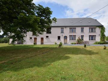 Gîte pour 22 personnes, avec terrasse et jardin, animaux acceptés à Léglise