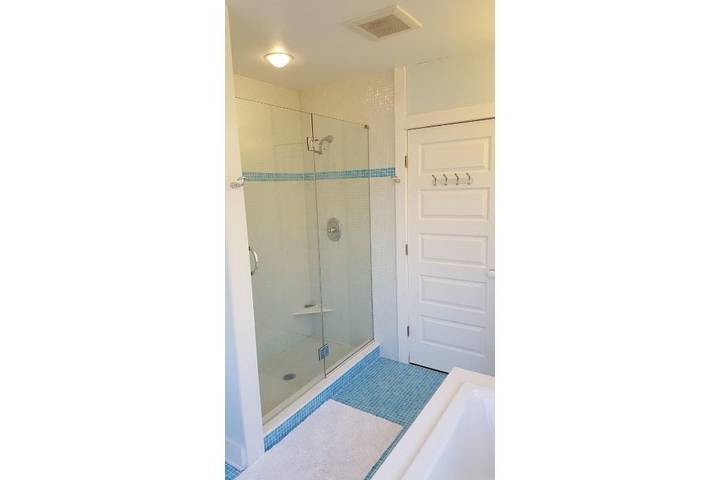 Holiday home for 10 people, with garden and terrace as well as hot tub, with pets in Rhode Island