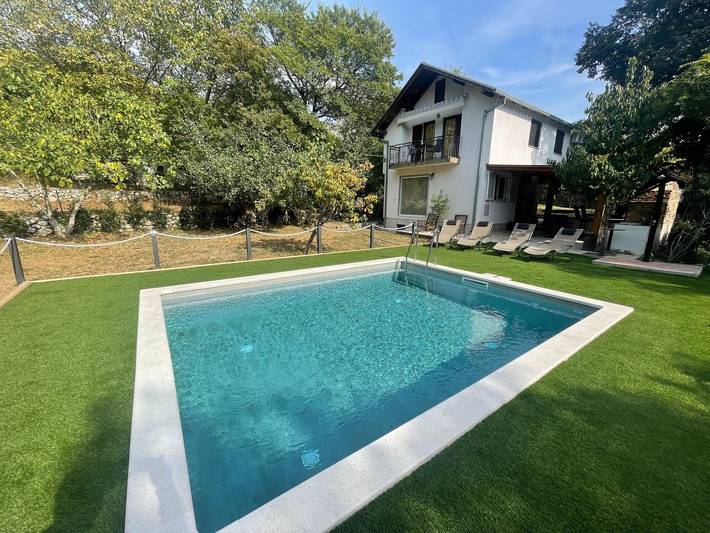 Ferienhaus für 6 Personen, mit Balkon und Terrasse sowie Garten und Pool