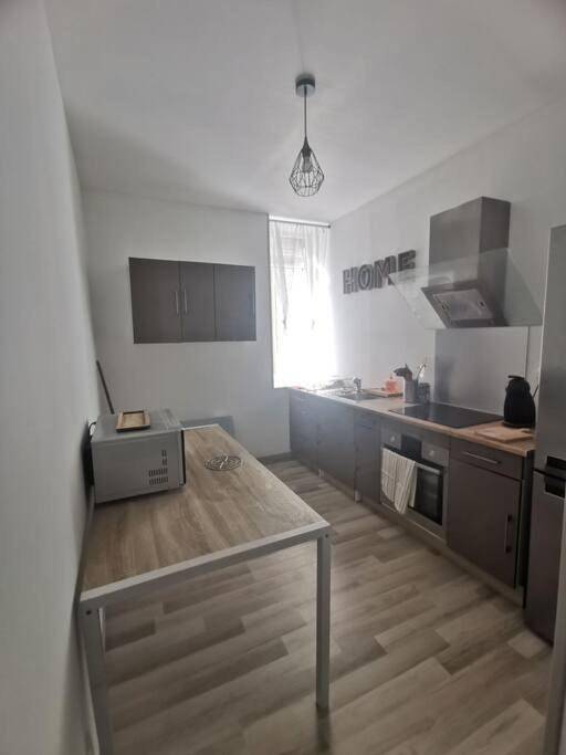Appartement entier, One-Bedroom Apartment in Saint-Bonnet-le-Château, Montbrison