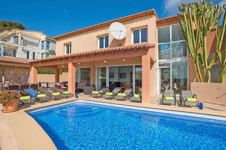 Villa for 10 people, with terrace and garden in Cala El Portet