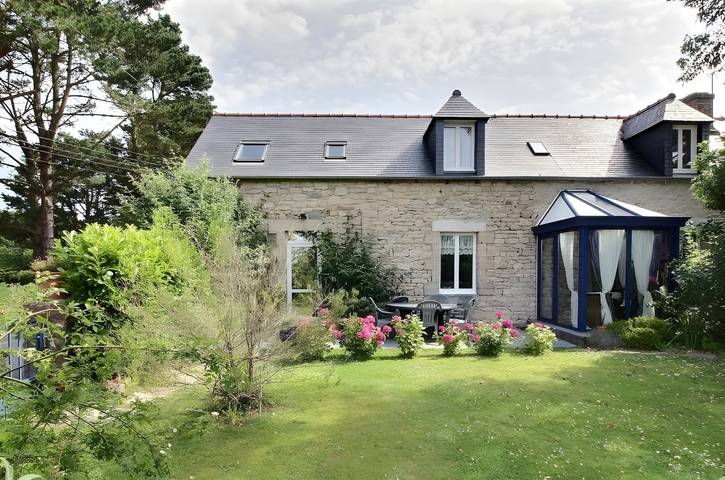 Guest Room 'Chambre Ty Ellen' with Shared Garden and Wi-Fi in Beg-Léguer, Lannion