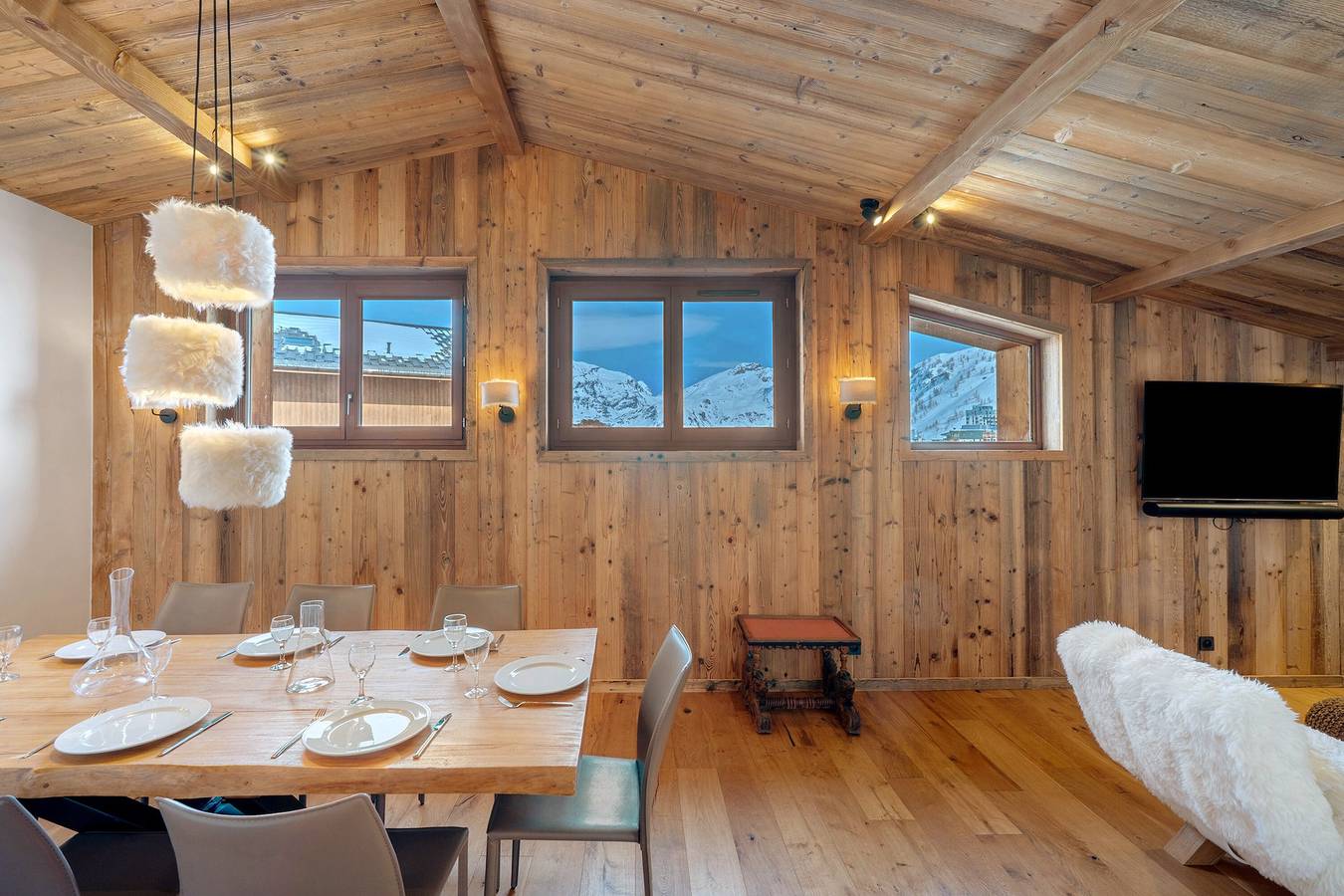 Entire apartment, Tignes Le Lac – Ski-In/Ski-Out Duplex with Chalet Ambience in Tignes, Vanoise National Park
