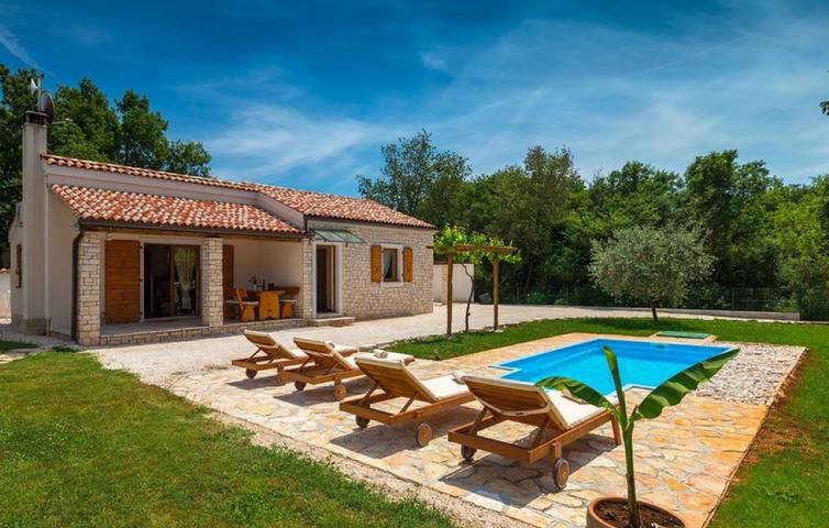 Villa für 4 Personen, mit Terrasse und Garten in Medulin