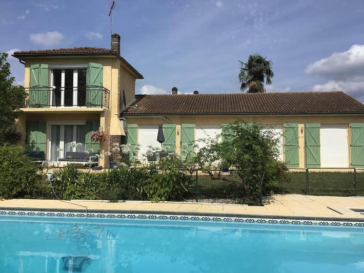 Location de vacances pour 10 personnes, avec piscine et jardin, animaux acceptés à Lougratte