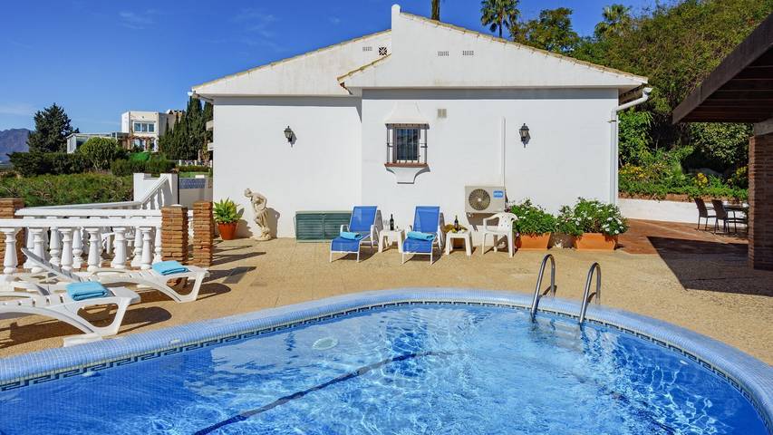 Chalet para 8 personas, con piscina y vistas al mar además de jardín y terraza en La Sierrezuela