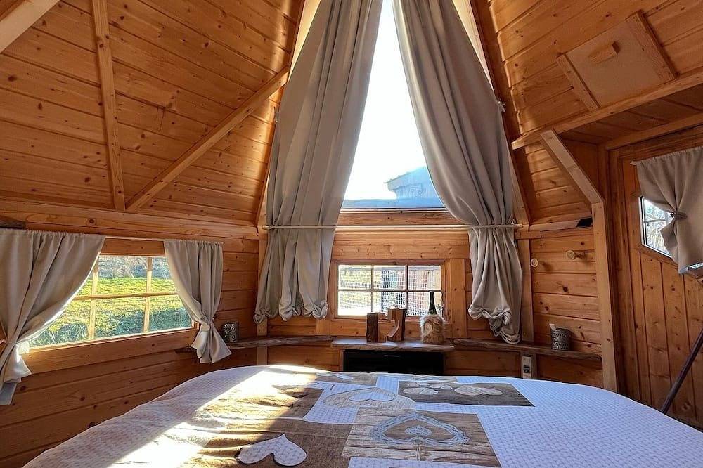 Kota room with wood-heated Finnish spring-water bath in Saint-Dié-des-Vosges