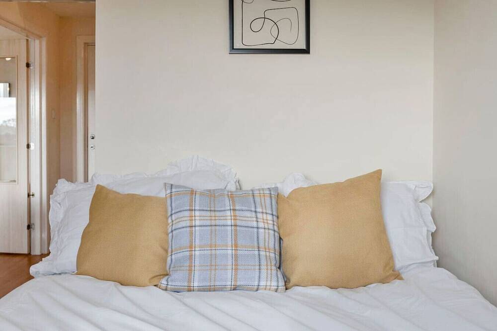 Entire apartment, Free Parking | Central | 2 Bedroom | 4 Guests in Livingston, West Lothian