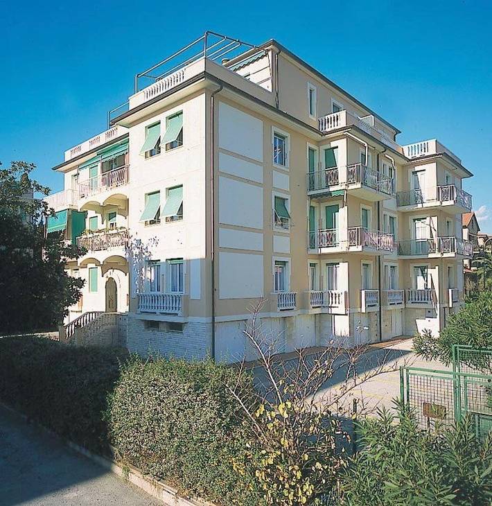 Appartamento per 7 persone, con Balcone e Giardino a Borgio Verezzi