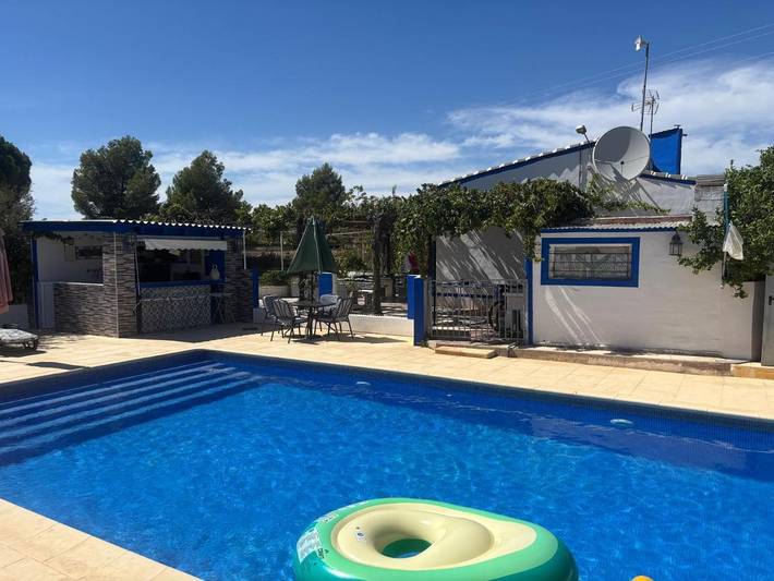 Casa rural para 8 personas, con piscina además de vistas y jardín en Sax
