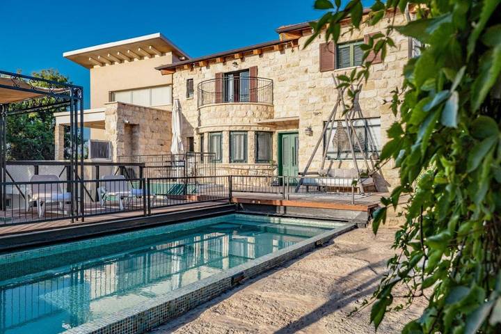 Villa for 16 people, with balcony - 1