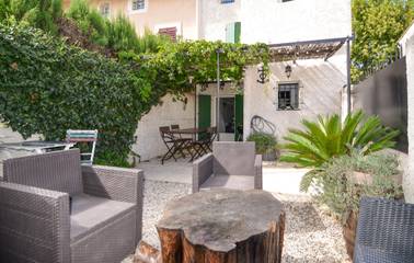 Gîte pour 6 personnes, avec terrasse à Maillane