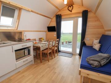 Hut for 4 People in East Riding of Yorkshire, Yorkshire, Photo 3