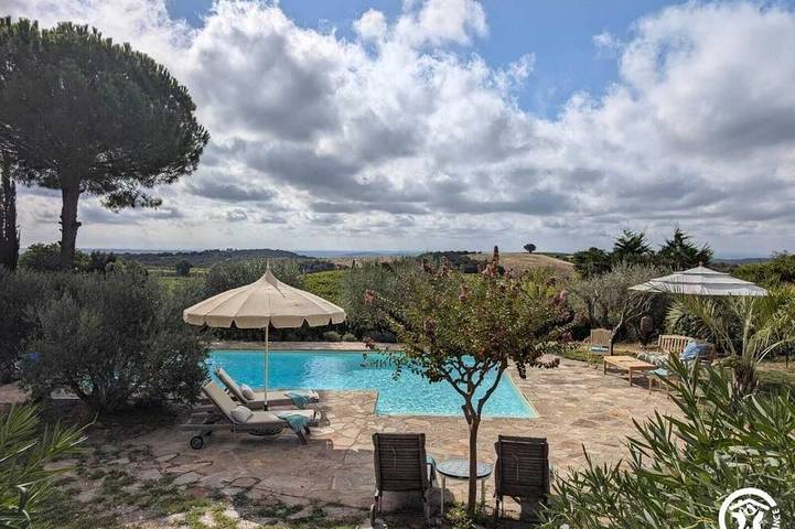 Location de vacances pour 4 personnes, avec piscine et jardin à Caussiniojouls