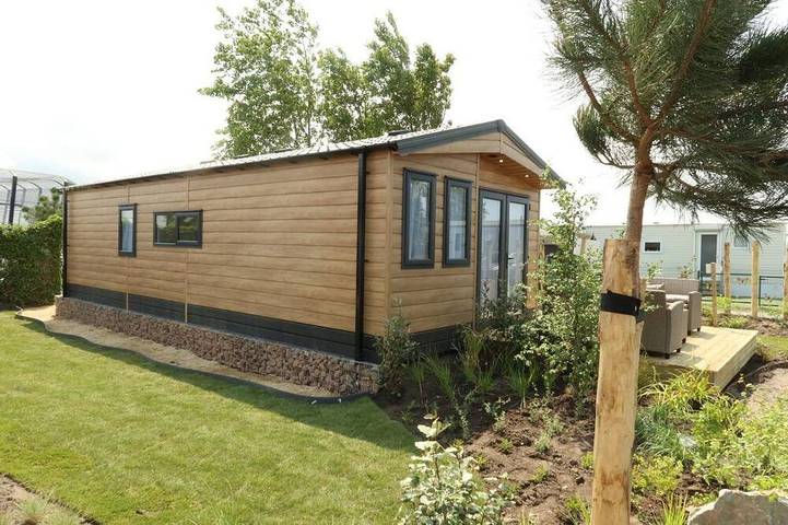 Enjoy your holiday in the Zeebries Cabin: a comfortable holiday home on the Flemish coast for 4 persons, fully equipped for a carefree stay. in Wenduine, De Haan