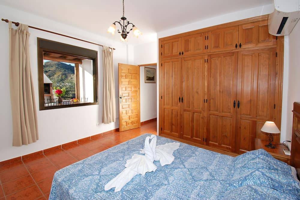 Villa Torcal 1, 8 Pers., beheizter Pool, Wifi, Grill, aircon, herrliche Aussicht in Comares, Málaga Provinz