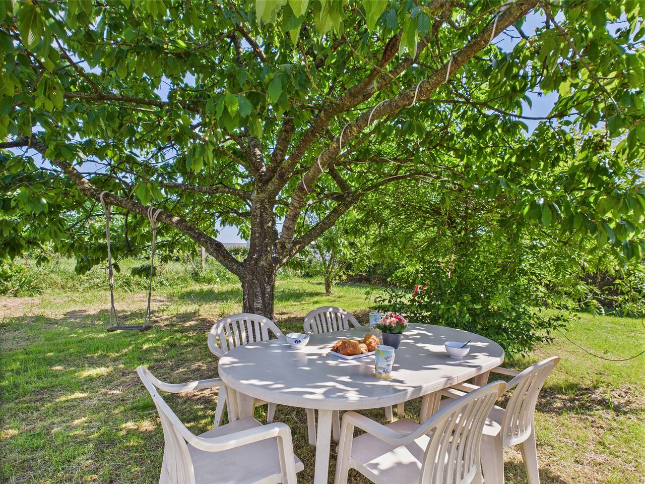 House for 2 adults and 2 children with garden in Le Bernard, Vendée