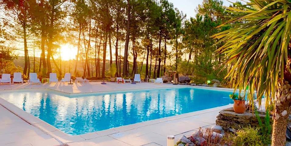 Gîte pour 14 personnes, avec terrasse ainsi que jardin et piscine à Payzac (Ardèche) - 2