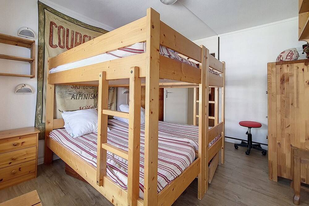 Entire apartment, Spacious Ski-In/Ski-Out Apartment · Balcony · Sleeps 6 in Les Menuires, Saint-Martin-de-Belleville