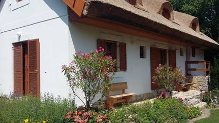 Gîte pour 3 personnes, avec vue et jardin à Szigliget