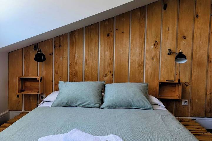 Entire apartment, Mía Suites Ii - Centro Histórico- Parking & Wifi Free in Burgos, Burgos Province