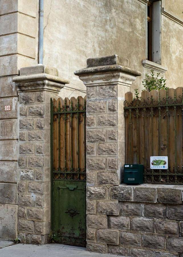 Location de vacances pour 3 personnes, avec piscine et terrasse ainsi que jardin et vue à Moux - 2