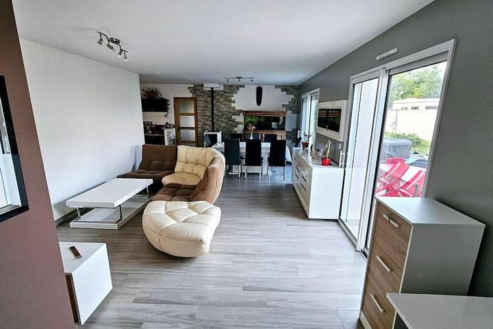 Location de vacances pour 4 personnes, avec jardin ainsi que jacuzzi et piscine à Saint-Romain-de-Benet - 2