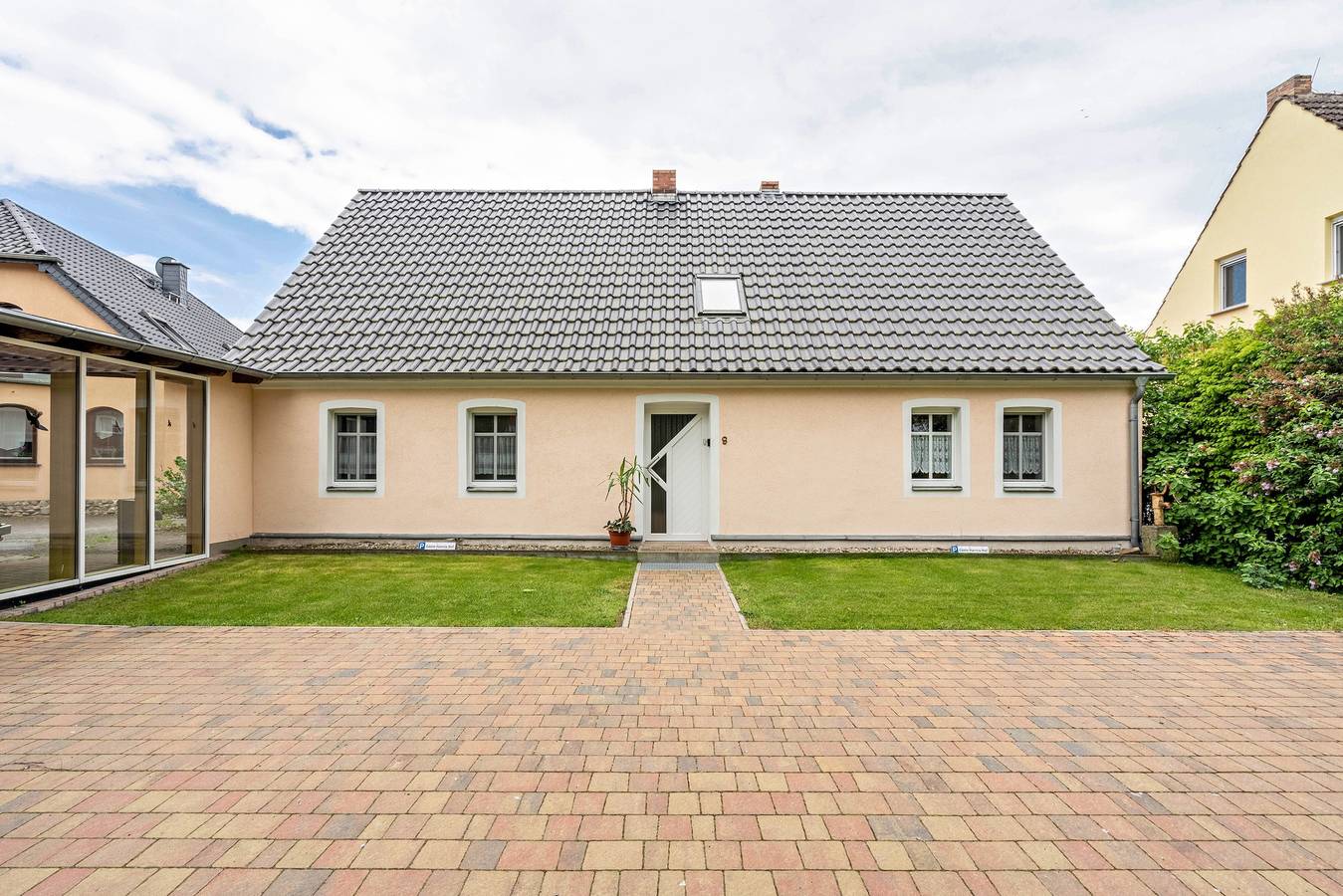Entire apartment, Holiday Apartment 'Plenty of Space to Relax' with Private Terrace and Wi-Fi in Schönewalde, Elster region