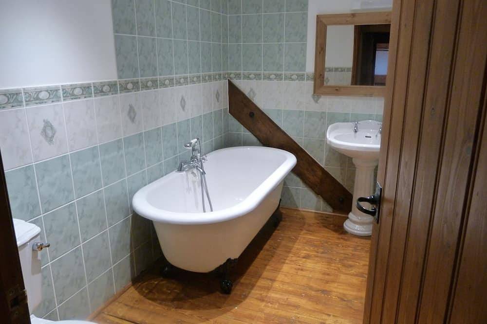 The Granary Barn, Sleeps 10, has Endless Character & Charm in a Rural Setting... in Hornsea, East Riding of Yorkshire