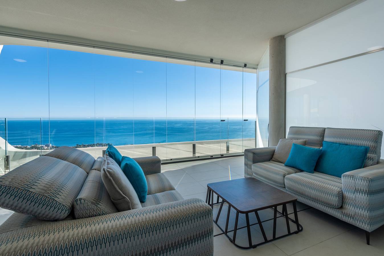 Apartamento inteiro, Apartamento 'Stupa Hills - Spectacular Sea Views' com vista para o mar, Wi-Fi e ar condicionado in La Capellania, Benalmádena
