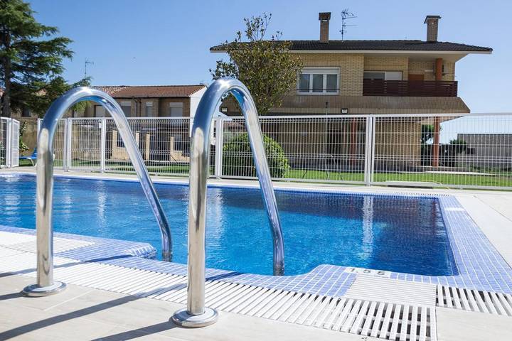 Maison d’hôte pour 2 personnes, avec Balcon et Terrasse ainsi que Jardin et Piscine en Navarre