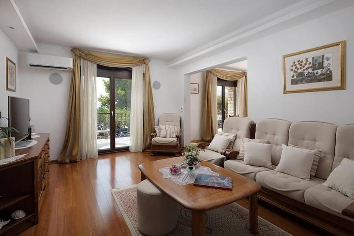 **** Villa de luxe, Trogir - Ciovo, directement sur la mer avec piscine pour 12 personnes (+ 2 enfants) in Trogir, Čiovo